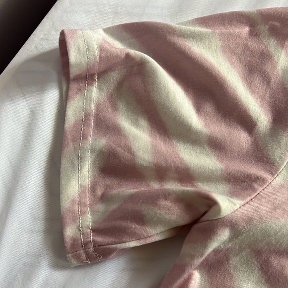 SHEIN cropped pink and white tie dye - Picture 3 of 4